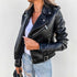 MODISCHE DAMEN BIKERJACKE MIT REVERSKRAGEN-DETAIL